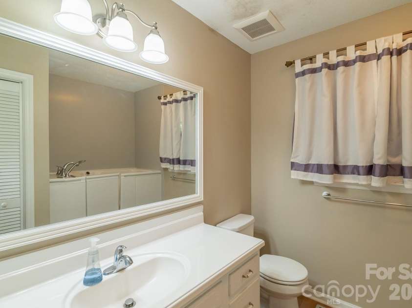 111 Southglenn Drive, Shelby, NC 28152.  MLS# CAR4369764, YatesRealty ID 13409. 