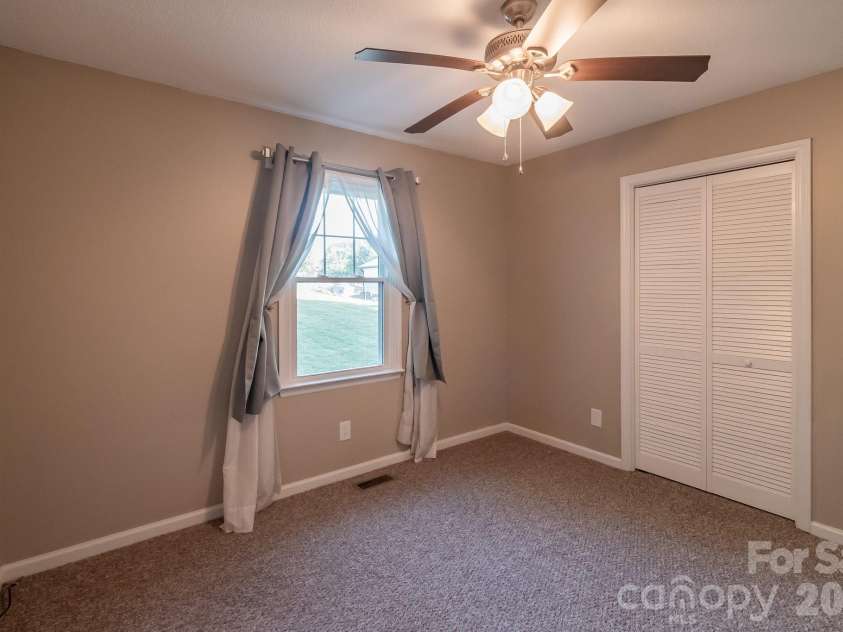 111 Southglenn Drive, Shelby, NC 28152.  MLS# CAR4369764, YatesRealty ID 13409. 
