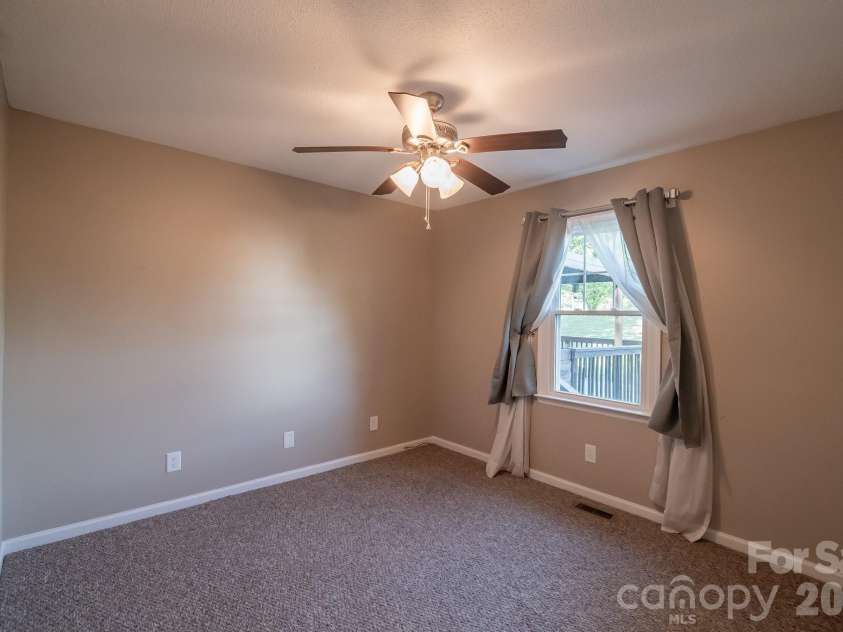 111 Southglenn Drive, Shelby, NC 28152.  MLS# CAR4369764, YatesRealty ID 13409. 
