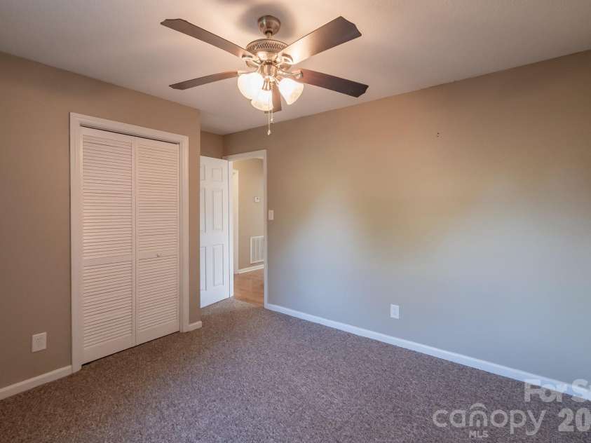 111 Southglenn Drive, Shelby, NC 28152.  MLS# CAR4369764, YatesRealty ID 13409. 