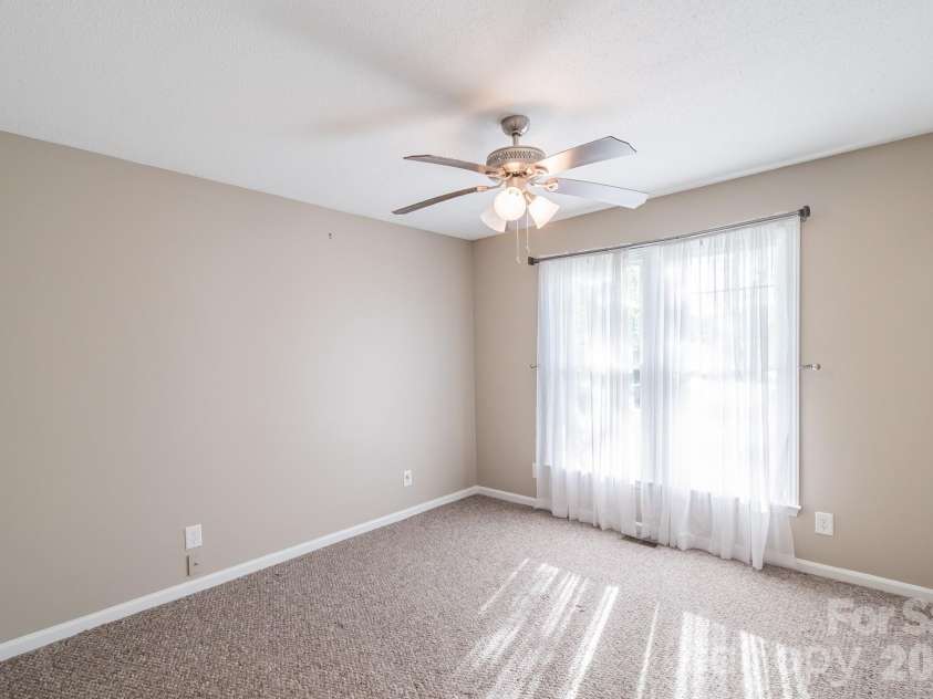 111 Southglenn Drive, Shelby, NC 28152.  MLS# CAR4369764, YatesRealty ID 13409. 