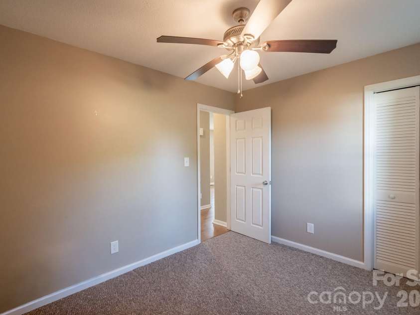 111 Southglenn Drive, Shelby, NC 28152.  MLS# CAR4369764, YatesRealty ID 13409. 