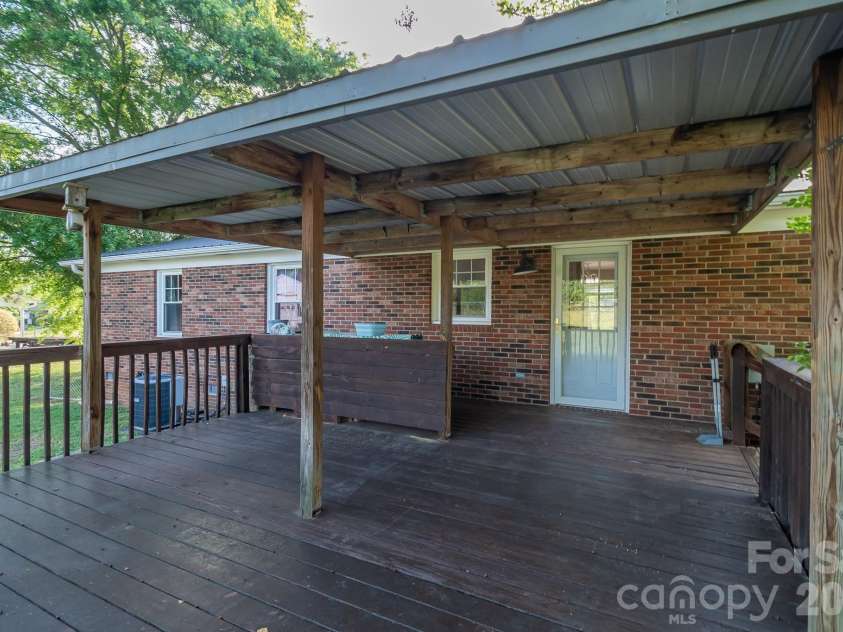 111 Southglenn Drive, Shelby, NC 28152.  MLS# CAR4369764, YatesRealty ID 13409. 