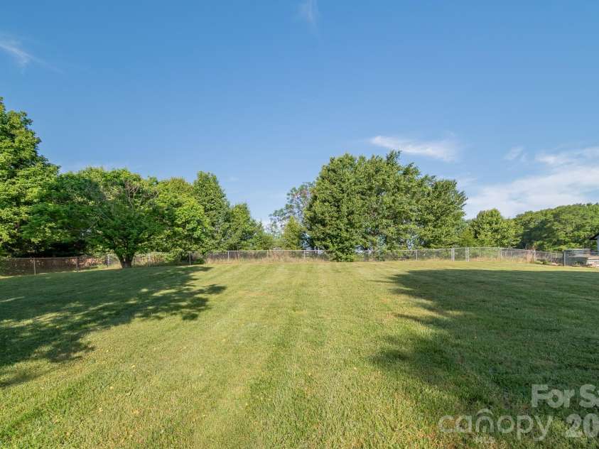 111 Southglenn Drive, Shelby, NC 28152.  MLS# CAR4369764, YatesRealty ID 13409. 