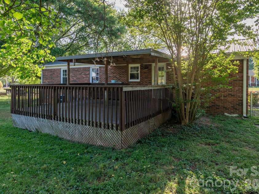 111 Southglenn Drive, Shelby, NC 28152.  MLS# CAR4369764, YatesRealty ID 13409. 