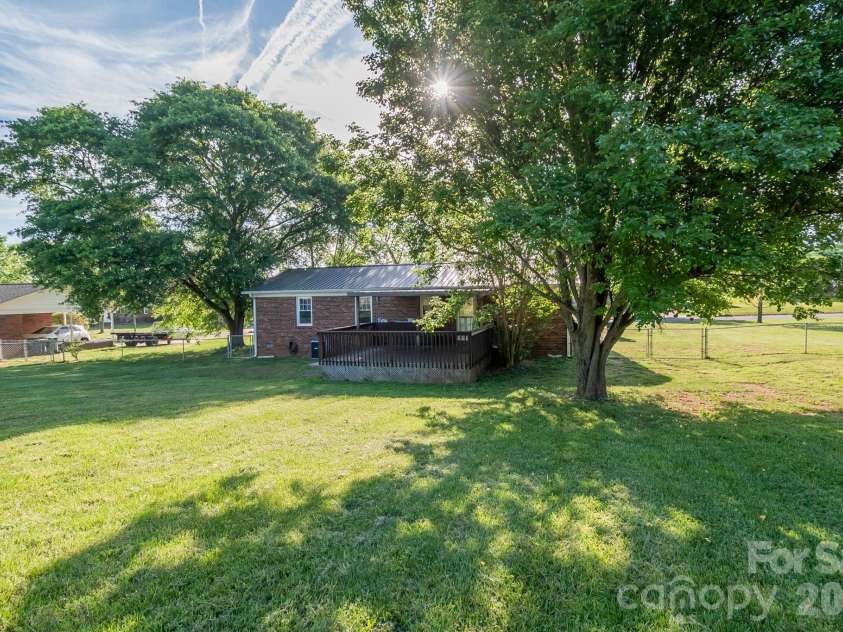 111 Southglenn Drive, Shelby, NC 28152.  MLS# CAR4369764, YatesRealty ID 13409. 