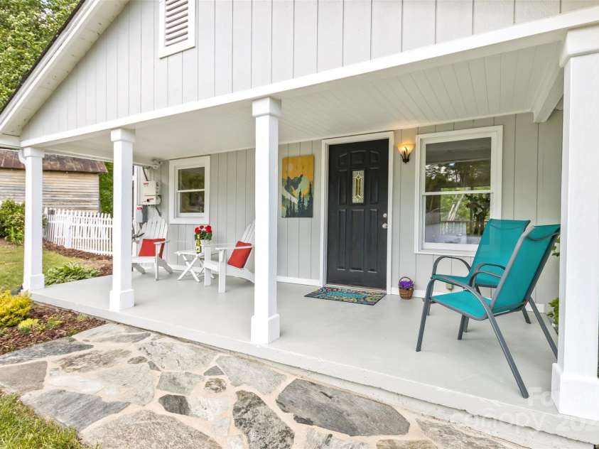 282 Old Toll Circle, Black Mountain, NC 28711.  MLS# CAR4256271, YatesRealty ID 13410. 