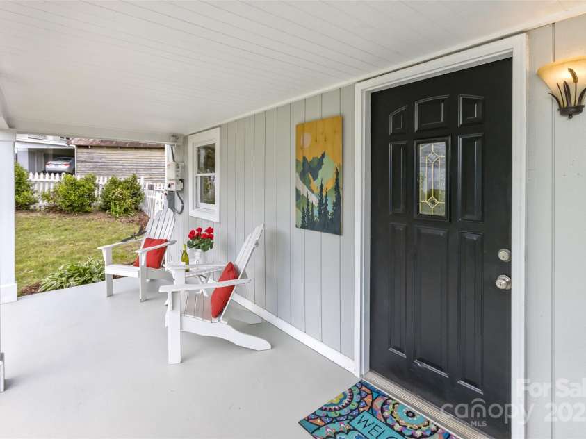 282 Old Toll Circle, Black Mountain, NC 28711.  MLS# CAR4256271, YatesRealty ID 13410. 