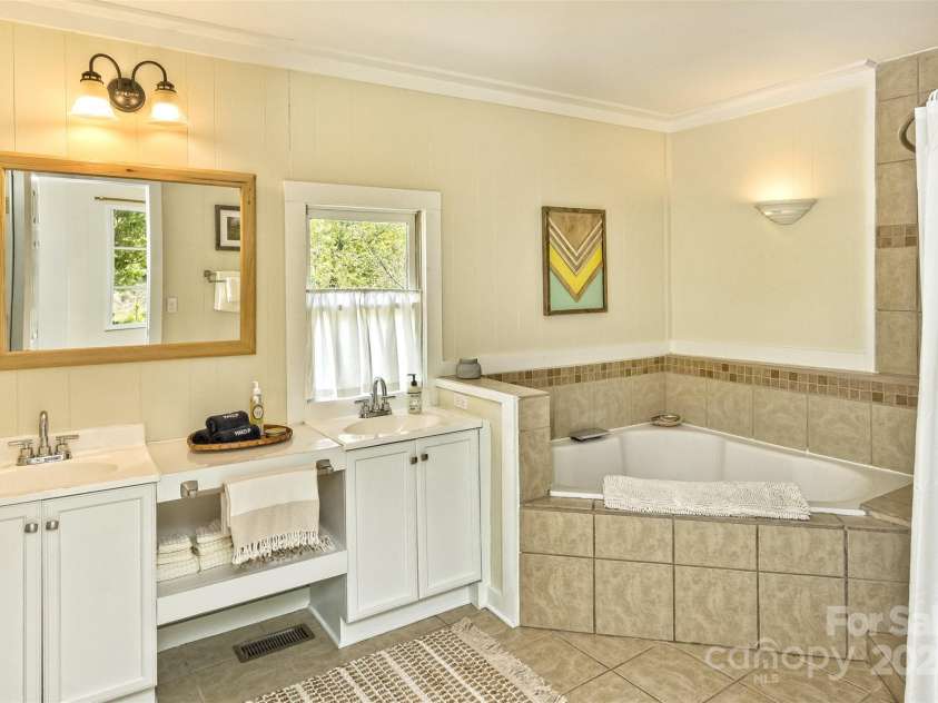 282 Old Toll Circle, Black Mountain, NC 28711.  MLS# CAR4256271, YatesRealty ID 13410. 