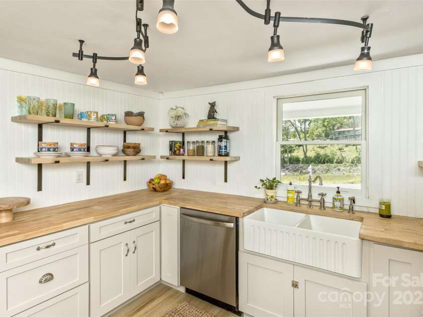 282 Old Toll Circle, Black Mountain, NC 28711.  MLS# CAR4256271, YatesRealty ID 13410. 