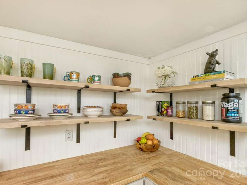 282 Old Toll Circle, Black Mountain, NC 28711.  MLS# CAR4256271, YatesRealty ID 13410. 