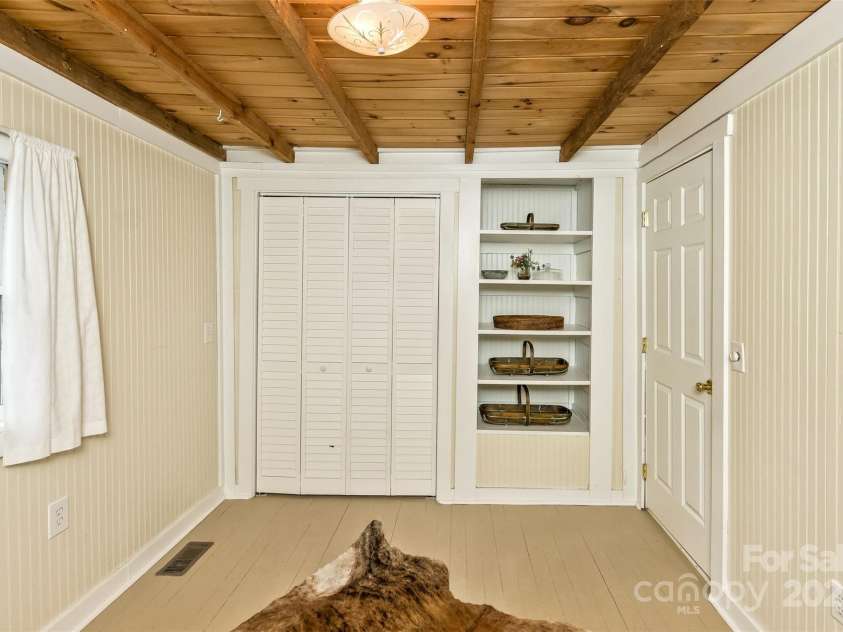 282 Old Toll Circle, Black Mountain, NC 28711.  MLS# CAR4256271, YatesRealty ID 13410. 