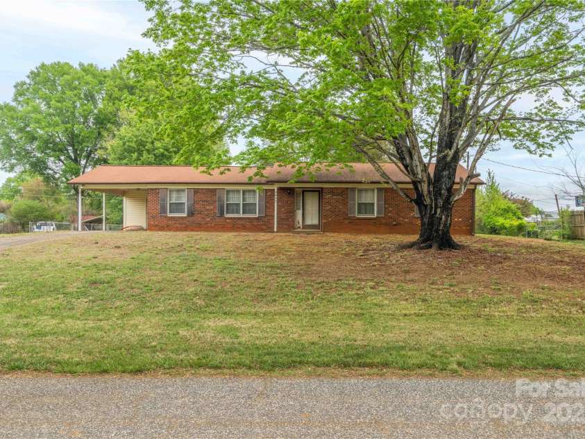 2429 Londonderry Road, Kernersville, NC 27284.  MLS# CAR4246986, YatesRealty ID 13411. 