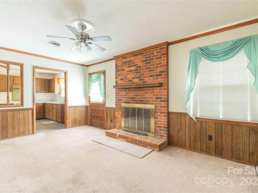 2429 Londonderry Road, Kernersville, NC 27284.  MLS# CAR4246986, YatesRealty ID 13411. 
