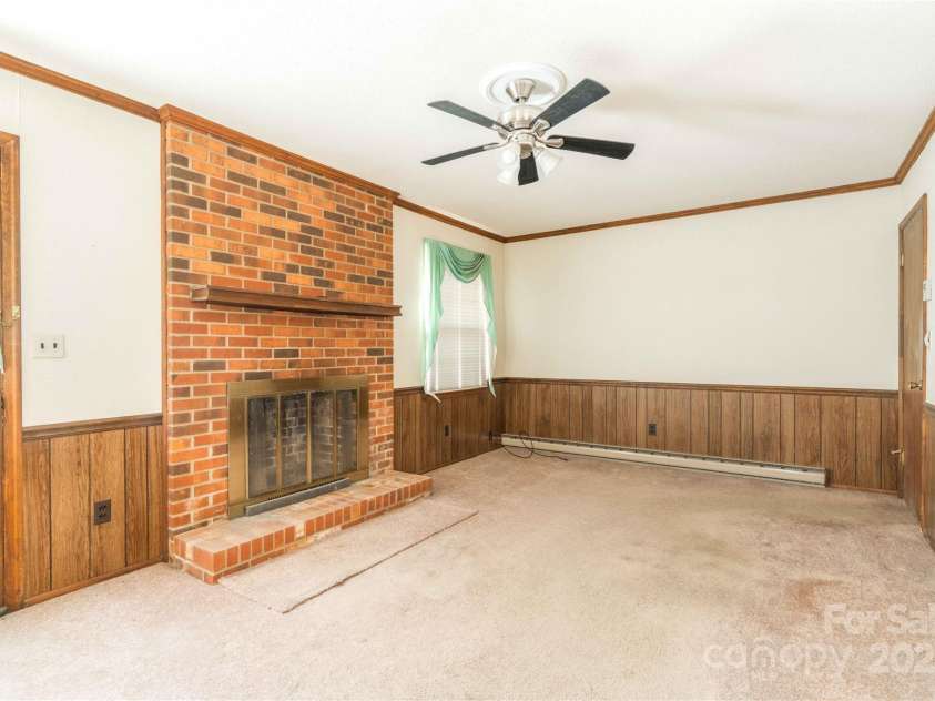 2429 Londonderry Road, Kernersville, NC 27284.  MLS# CAR4246986, YatesRealty ID 13411. 