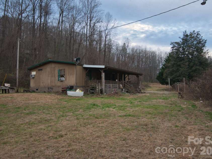 5712 Holbert Cove Road, Saluda, NC 28773.  MLS# CAR4332777, YatesRealty ID 13411. 