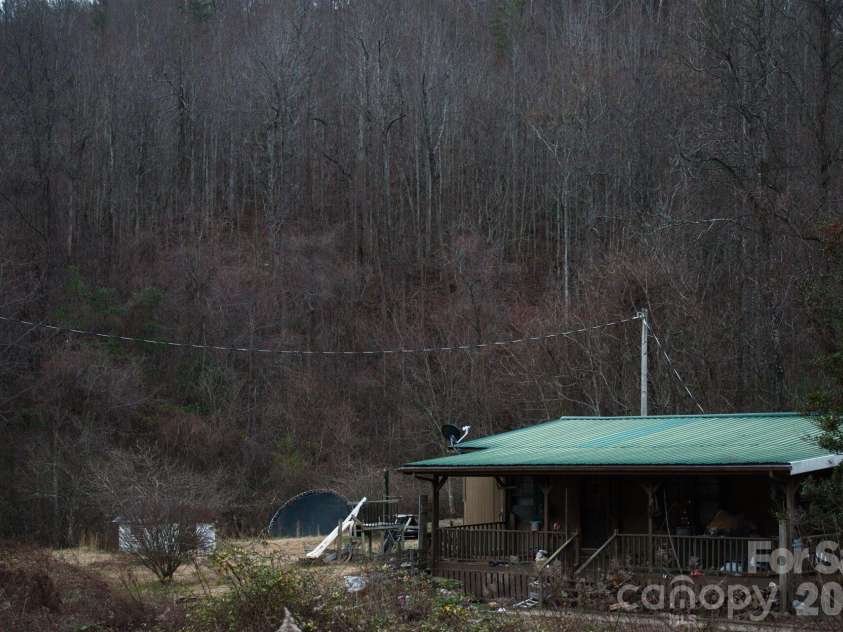 5712 Holbert Cove Road, Saluda, NC 28773.  MLS# CAR4332777, YatesRealty ID 13411. 