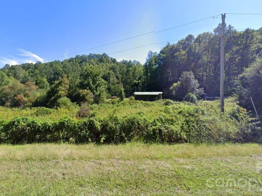 5712 Holbert Cove Road, Saluda, NC 28773.  MLS# CAR4332777, YatesRealty ID 13411. 