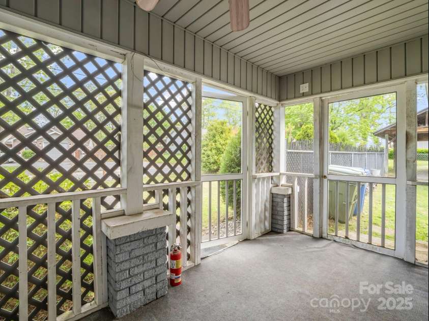616 Ray Avenue, Hendersonville, NC 28792.  MLS# CAR4255847, YatesRealty ID 13413. 