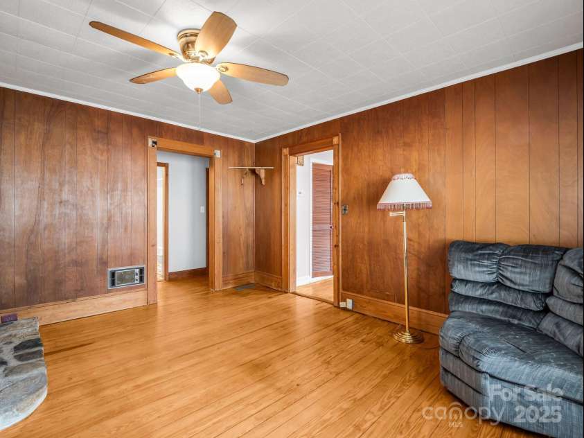 616 Ray Avenue, Hendersonville, NC 28792.  MLS# CAR4255847, YatesRealty ID 13413. 