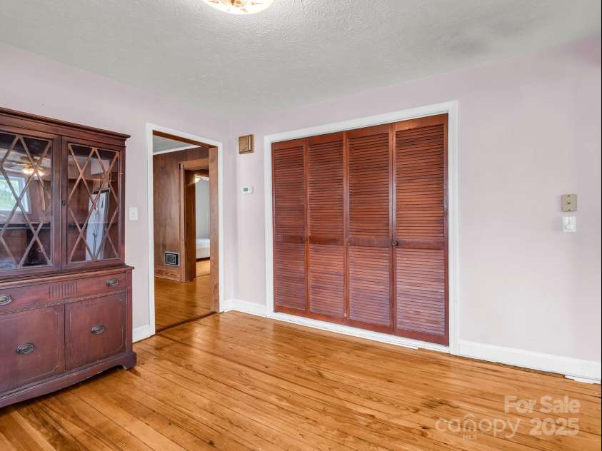 616 Ray Avenue, Hendersonville, NC 28792.  MLS# CAR4255847, YatesRealty ID 13413. 