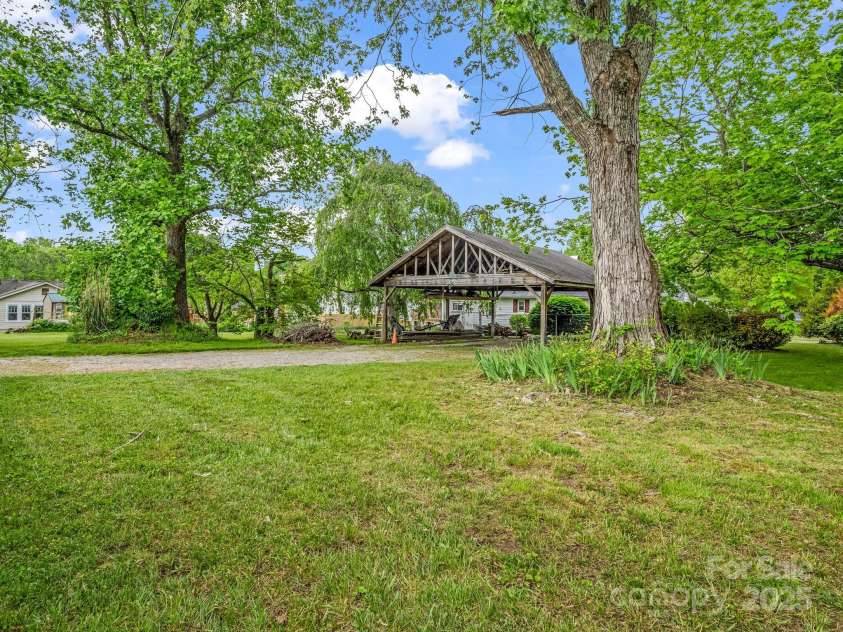616 Ray Avenue, Hendersonville, NC 28792.  MLS# CAR4255847, YatesRealty ID 13413. 