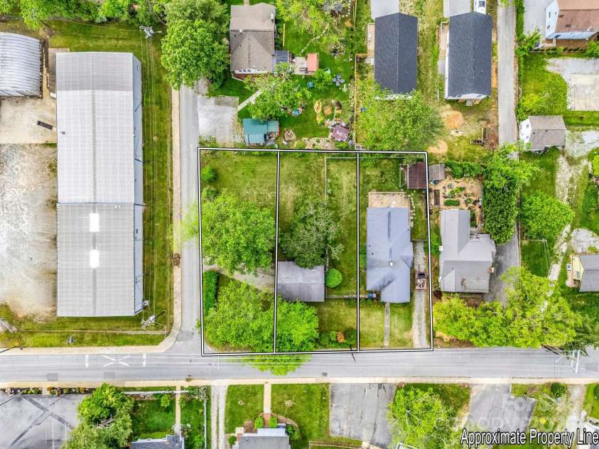 616 Ray Avenue, Hendersonville, NC 28792.  MLS# CAR4255847, YatesRealty ID 13413. 