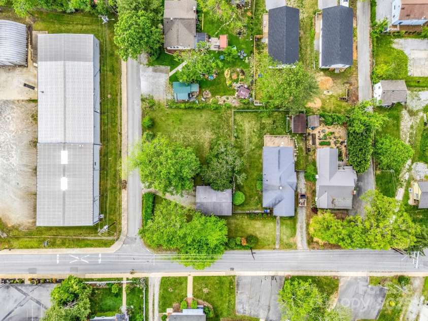 616 Ray Avenue, Hendersonville, NC 28792.  MLS# CAR4255847, YatesRealty ID 13413. 