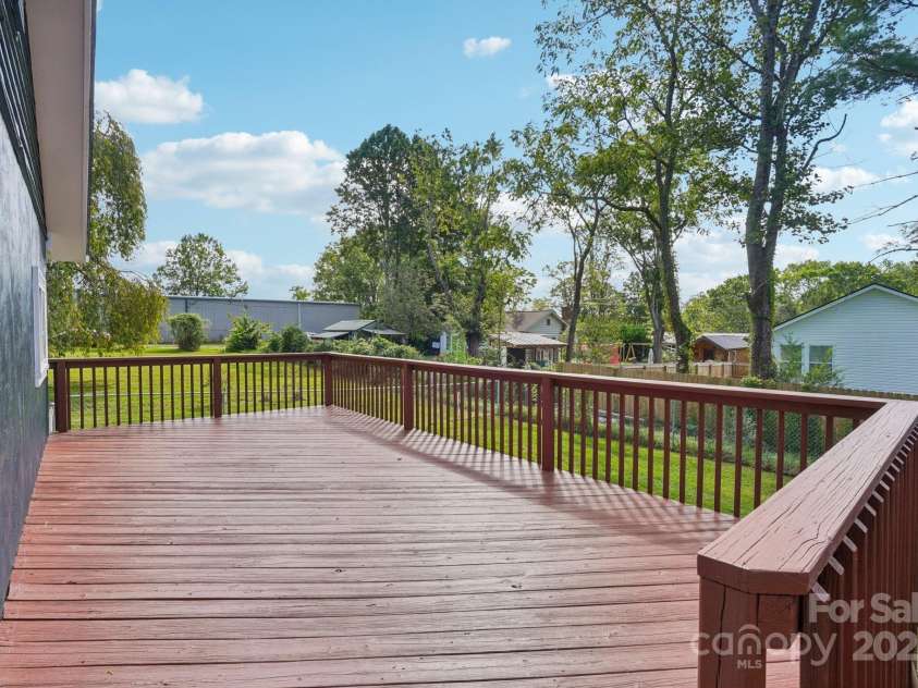 616 Ray Avenue, Hendersonville, NC 28792.  MLS# CAR4296810, YatesRealty ID 13413. 