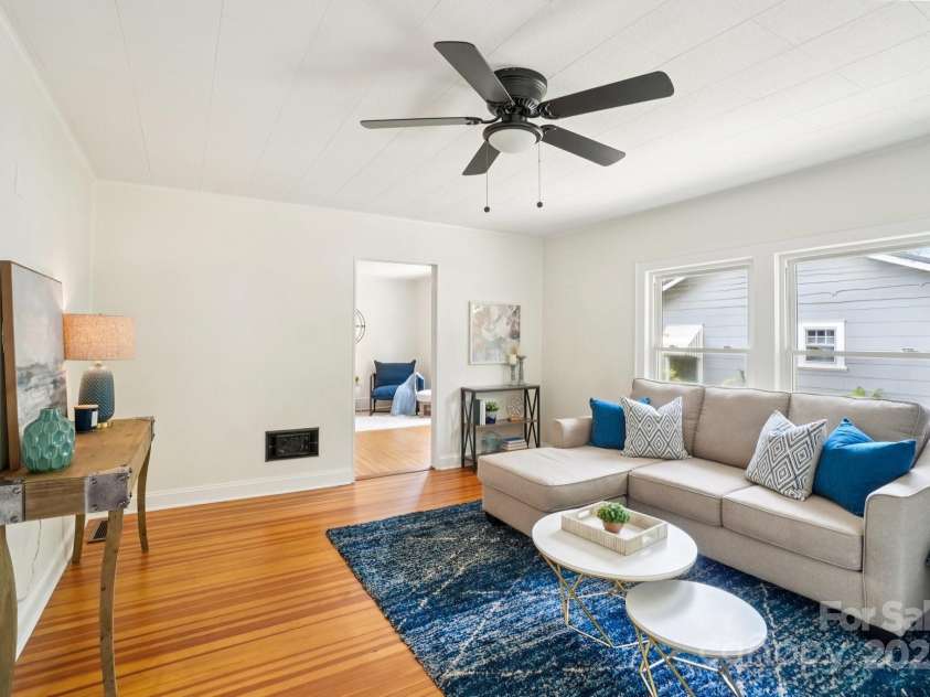 616 Ray Avenue, Hendersonville, NC 28792.  MLS# CAR4296810, YatesRealty ID 13413. 