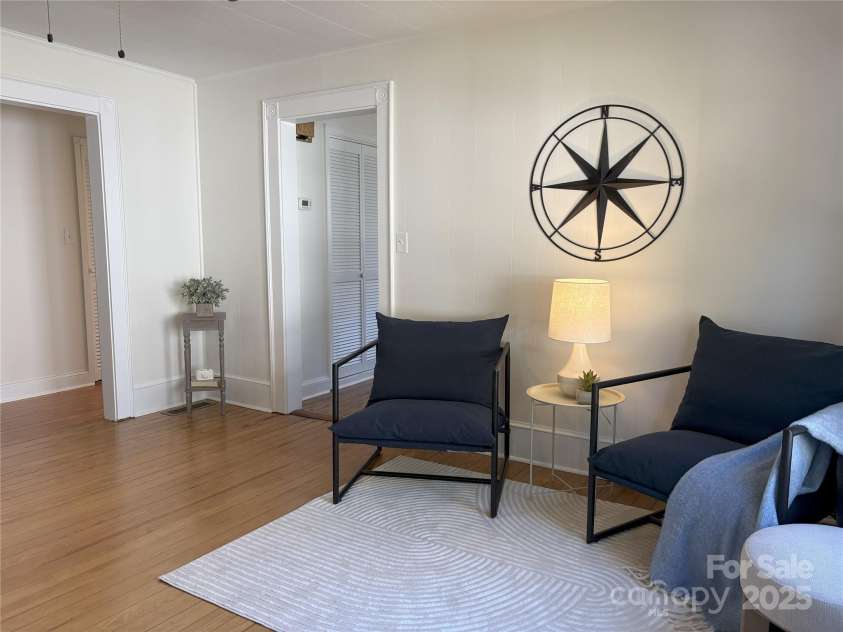 616 Ray Avenue, Hendersonville, NC 28792.  MLS# CAR4296810, YatesRealty ID 13413. 