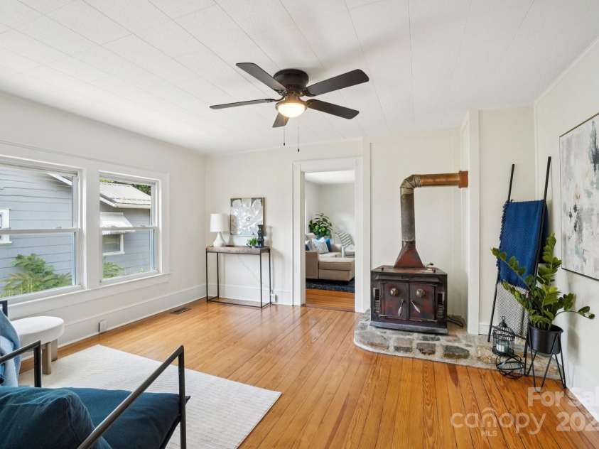 616 Ray Avenue, Hendersonville, NC 28792.  MLS# CAR4296810, YatesRealty ID 13413. 