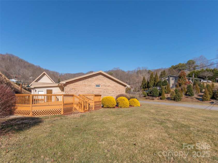 163 Gateway Street, Waynesville, NC 28785.  MLS# CAR4216649, YatesRealty ID 13415. 