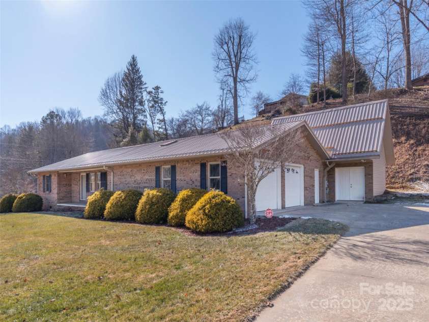 163 Gateway Street, Waynesville, NC 28785.  MLS# CAR4216649, YatesRealty ID 13415. 