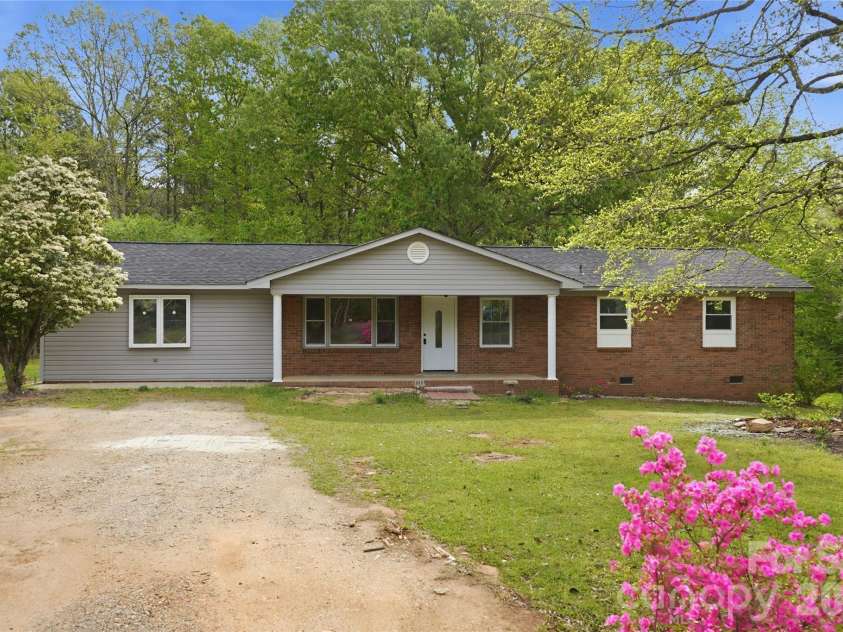 3285 Douglas Way Lane, Lancaster, SC 29720.  MLS# CAR4368040, YatesRealty ID 13415. 