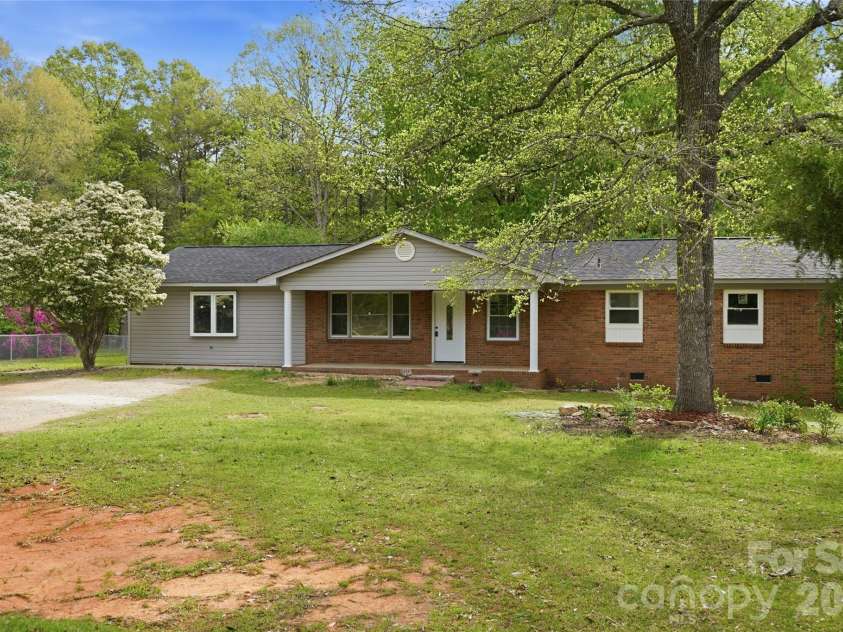 3285 Douglas Way Lane, Lancaster, SC 29720.  MLS# CAR4368040, YatesRealty ID 13415. 