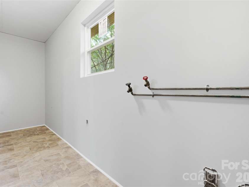 3285 Douglas Way Lane, Lancaster, SC 29720.  MLS# CAR4368040, YatesRealty ID 13415. Laundry Room
