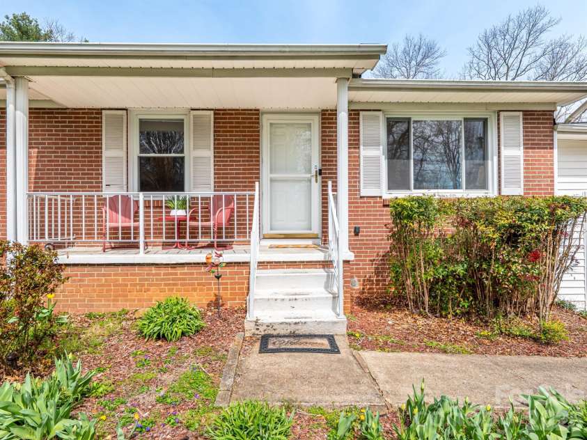 56 Skyview Terrace, Asheville, NC 28806.  MLS# CAR4360623, YatesRealty ID 13416. Covered front porch. Main level.