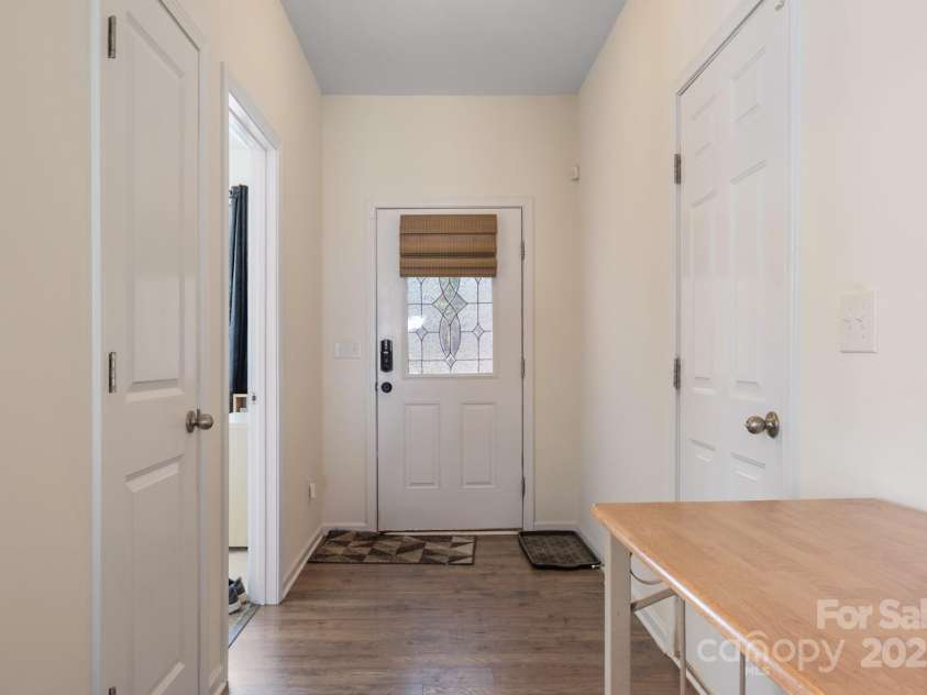 6816 Pennyroyal Way, Charlotte, NC 28216.  MLS# CAR4241049, YatesRealty ID 13416. 