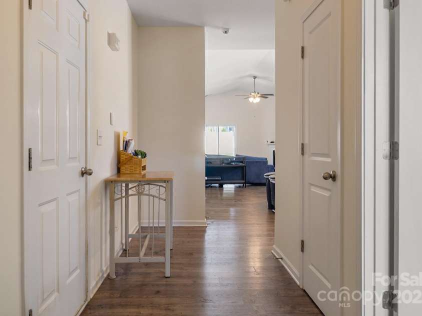6816 Pennyroyal Way, Charlotte, NC 28216.  MLS# CAR4241049, YatesRealty ID 13416. 