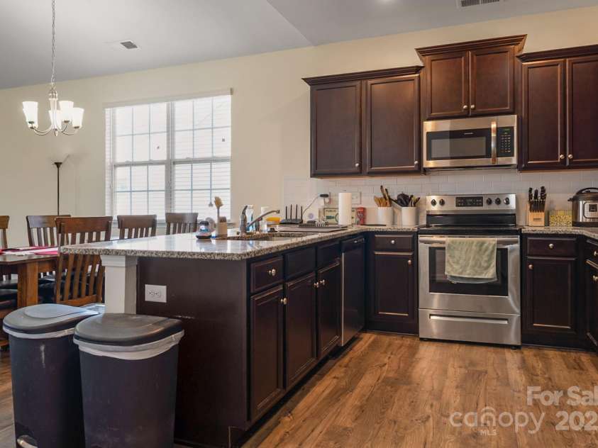 6816 Pennyroyal Way, Charlotte, NC 28216.  MLS# CAR4241049, YatesRealty ID 13416. 
