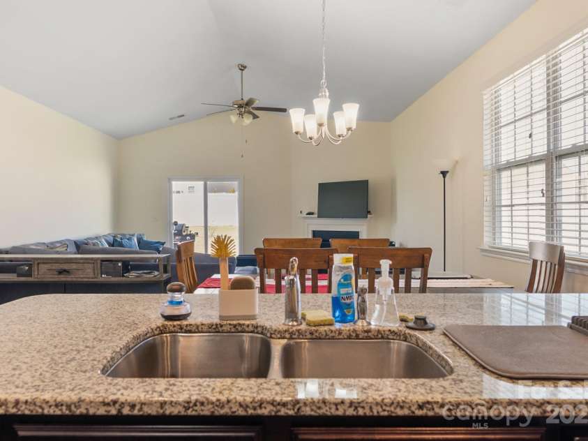 6816 Pennyroyal Way, Charlotte, NC 28216.  MLS# CAR4241049, YatesRealty ID 13416. 