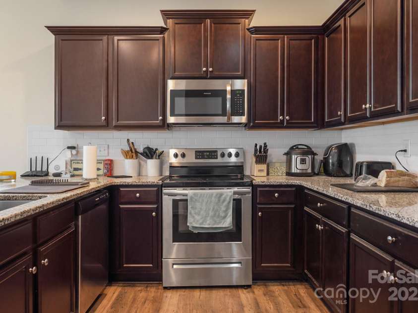 6816 Pennyroyal Way, Charlotte, NC 28216.  MLS# CAR4241049, YatesRealty ID 13416. 
