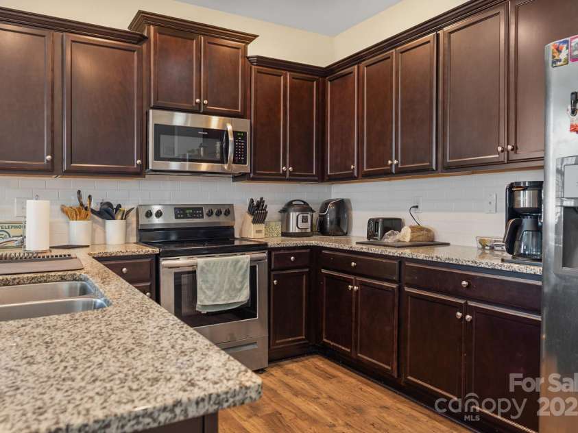 6816 Pennyroyal Way, Charlotte, NC 28216.  MLS# CAR4241049, YatesRealty ID 13416. 