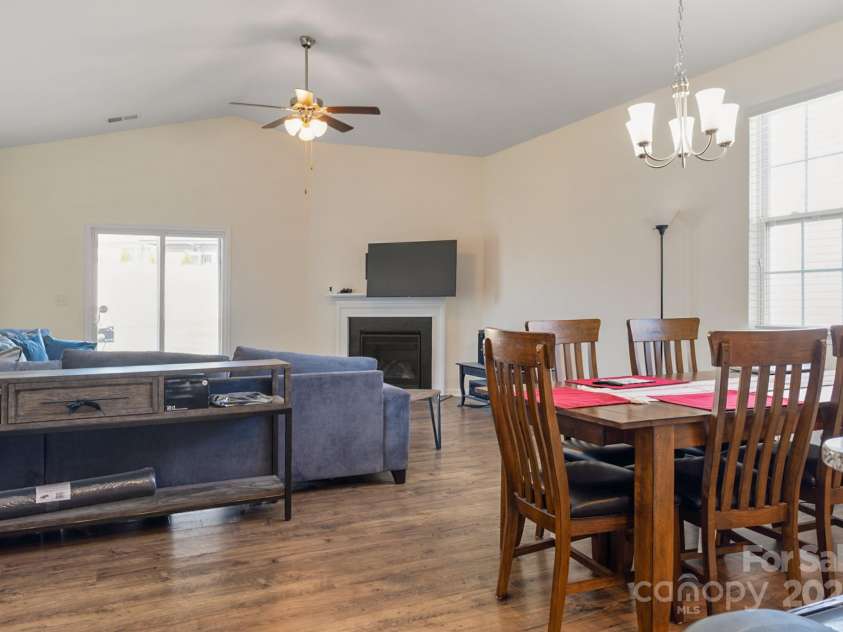 6816 Pennyroyal Way, Charlotte, NC 28216.  MLS# CAR4241049, YatesRealty ID 13416. 