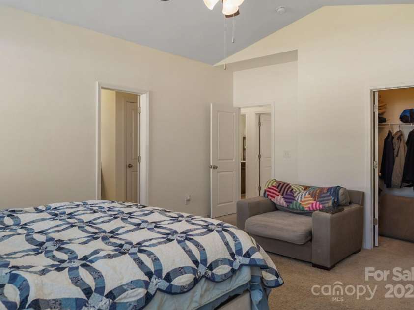6816 Pennyroyal Way, Charlotte, NC 28216.  MLS# CAR4241049, YatesRealty ID 13416. 
