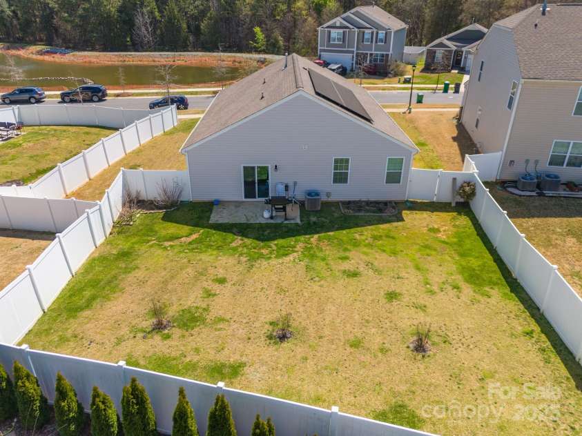 6816 Pennyroyal Way, Charlotte, NC 28216.  MLS# CAR4241049, YatesRealty ID 13416. 