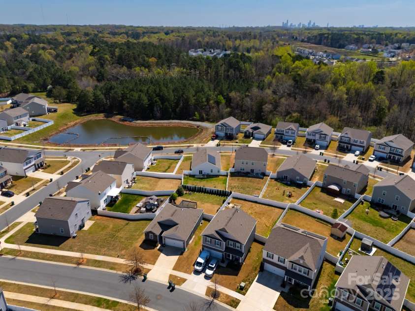 6816 Pennyroyal Way, Charlotte, NC 28216.  MLS# CAR4241049, YatesRealty ID 13416. 