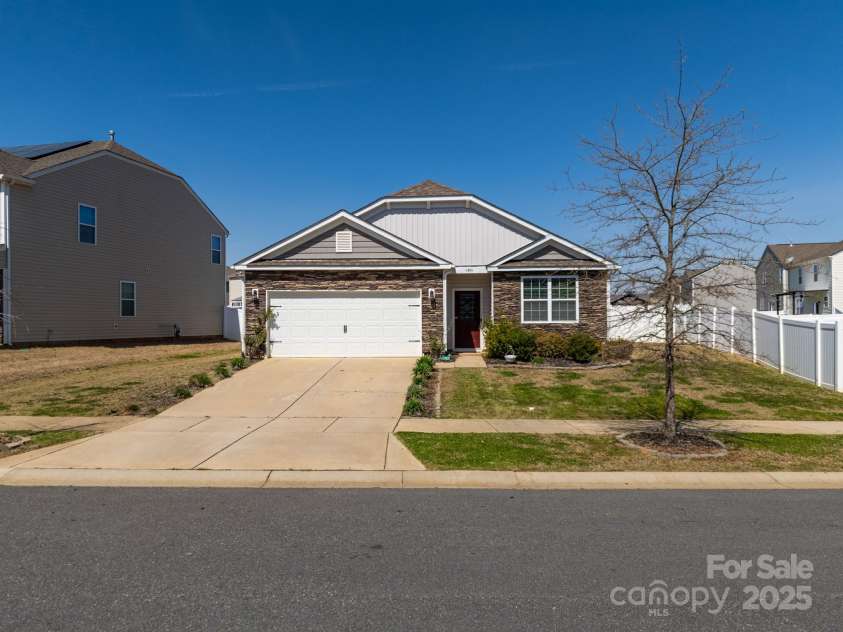 6816 Pennyroyal Way, Charlotte, NC 28216.  MLS# CAR4241049, YatesRealty ID 13416. 