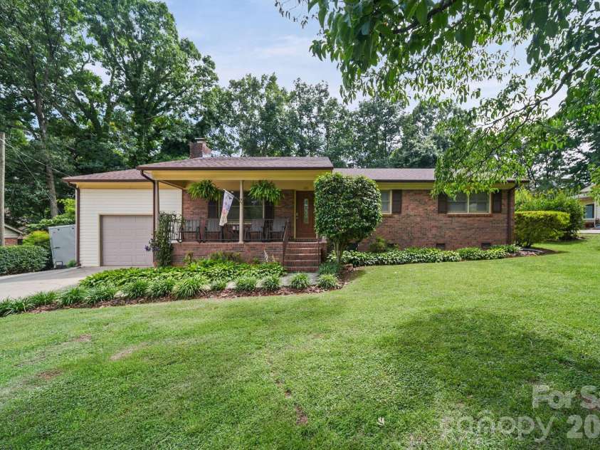 120 General Pemberton Street, Stanley, NC 28164.  MLS# CAR4349104, YatesRealty ID 13417. 